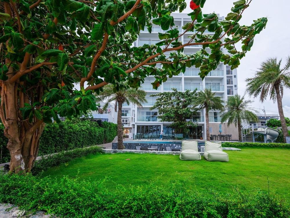 Worita Cove Hotel На Джомтиен Екстериор снимка